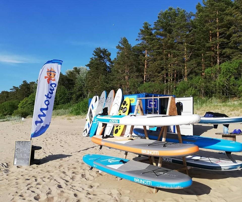 Surfiklubi veespordivahendite laenutus Narva-Jõesuu rannas
