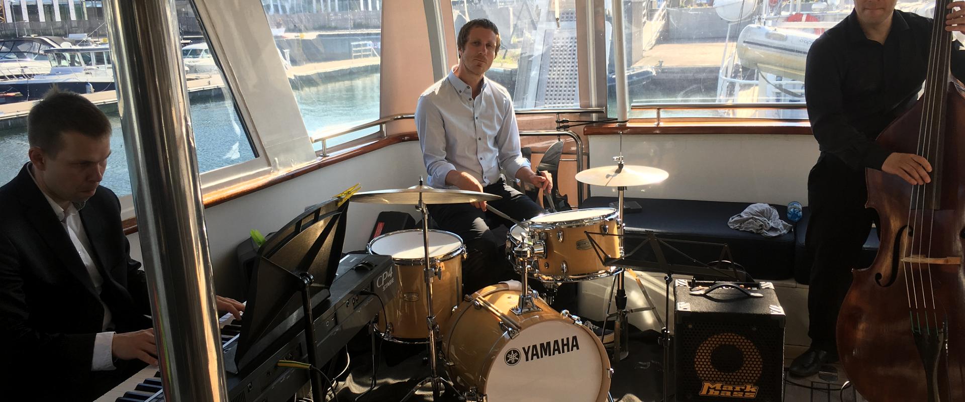 Sea trips on luxury motoryacths - Sailing.ee