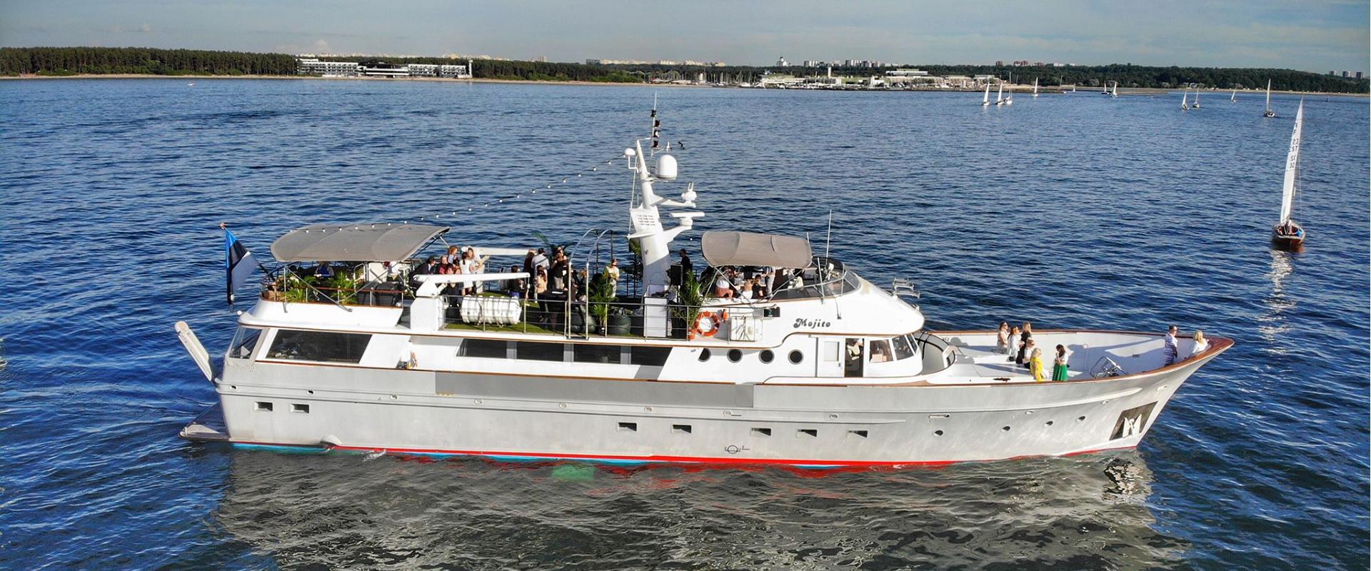 Sea trips on luxury motoryacths - Sailing.ee