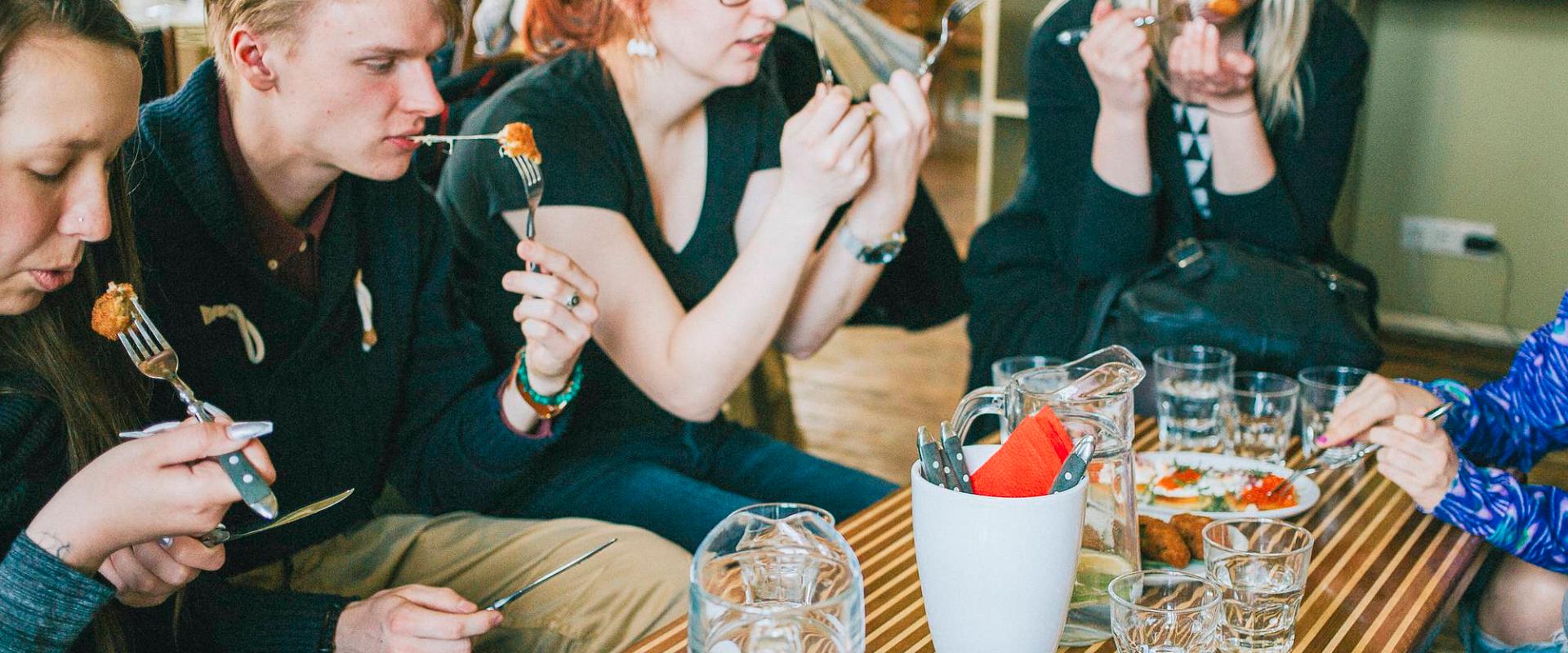 Essenstour zu Fuß im Tallinner Stadtteil Kalamaja