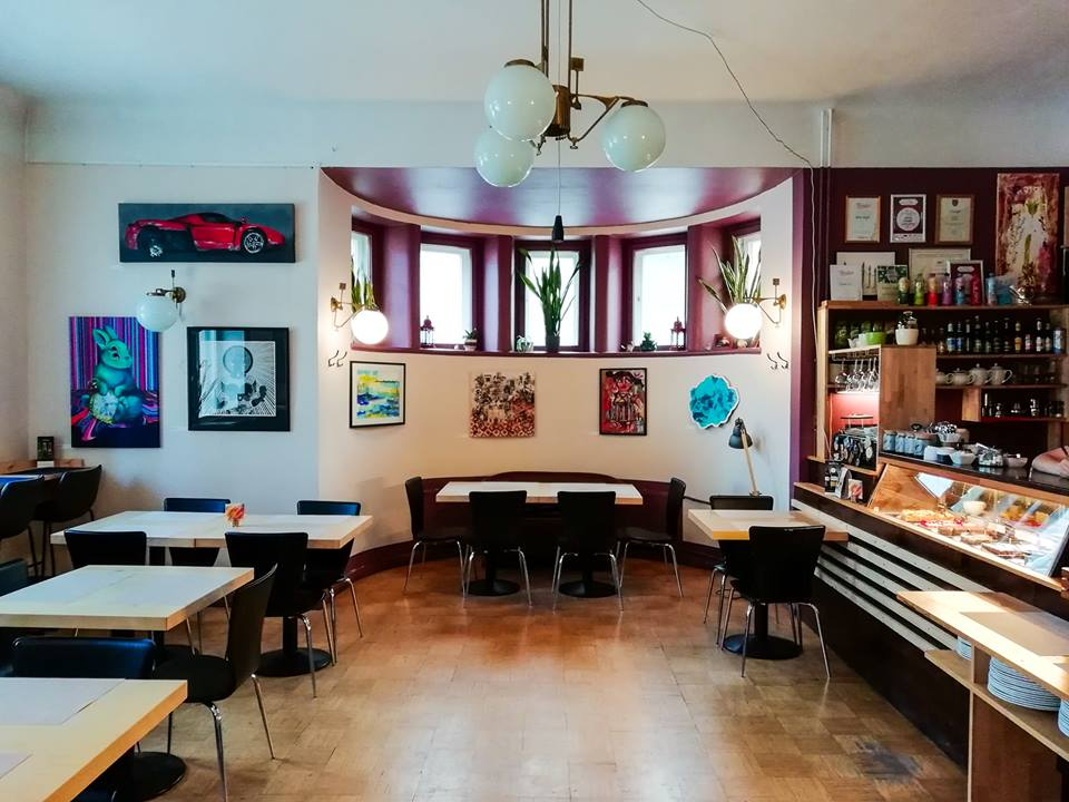 Restaurant Spargel und Wandgalerie
