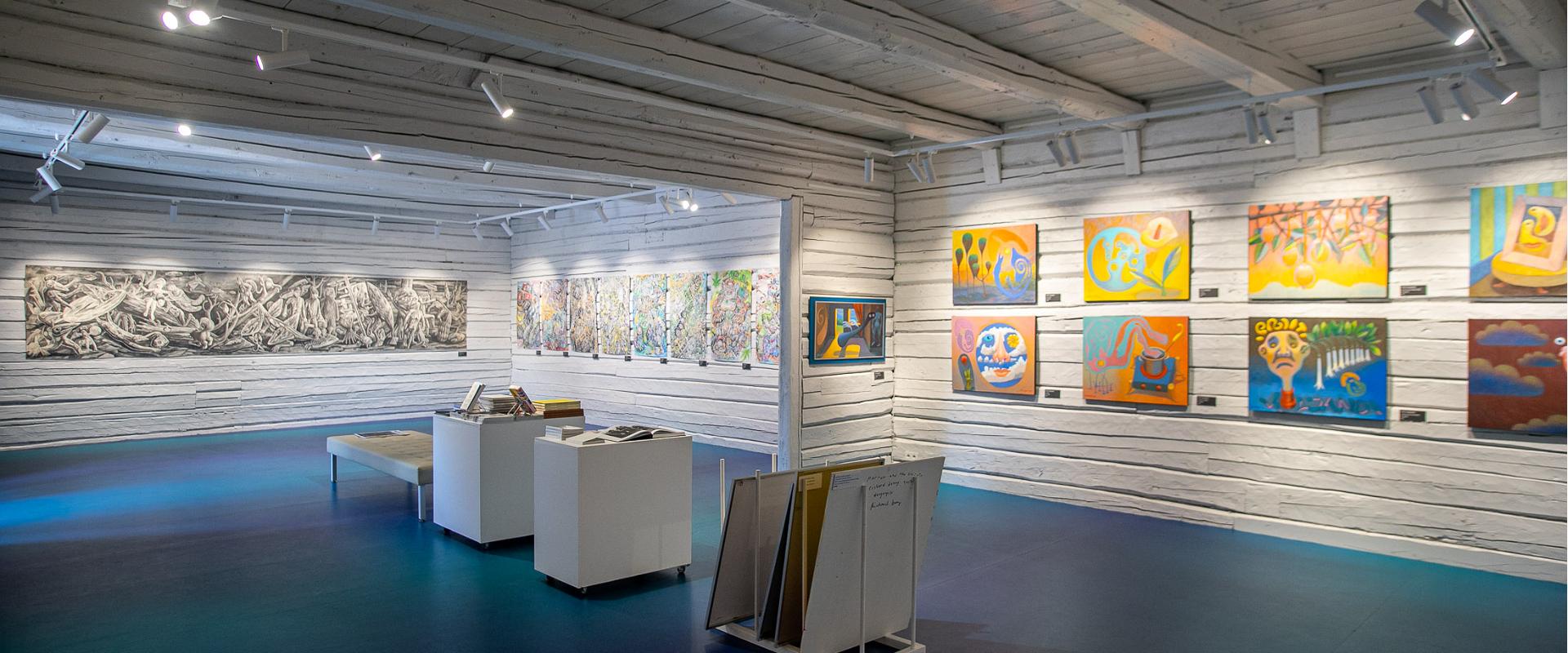 Rüki Gallery is an exhibition and sales gallery of contemporary art in the Old Town of Viljandi. We organise exhibitions of both paintings and photogr