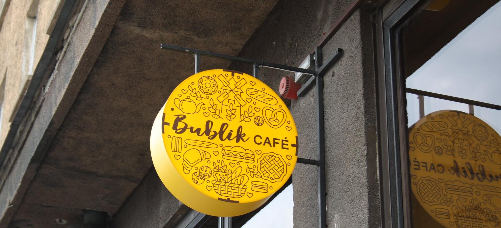 The cosy café Bublik in the centre of Narva is the place for all sweet lovers! Enjoy a cup of delicious coffee or tea and warm fresh pastries, golden 