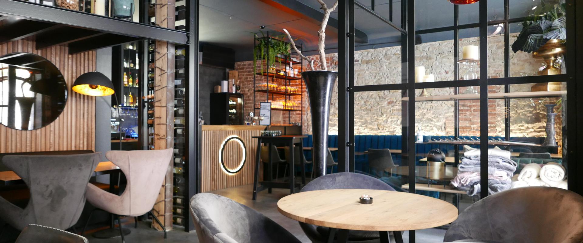 Ferro is a café-restaurant with Mediterranean-style cuisine, offering delicious food and a wide range of drinks. In addition to a varied selection of 