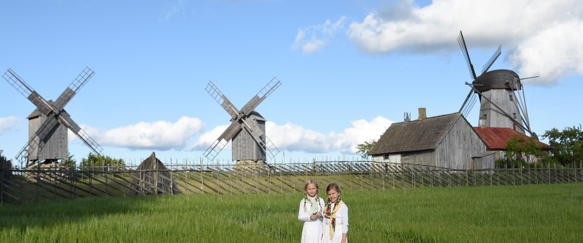 Visit Saaremaa- Mihkli talumuuseumisit Saaremaa- angla tuulikumägi