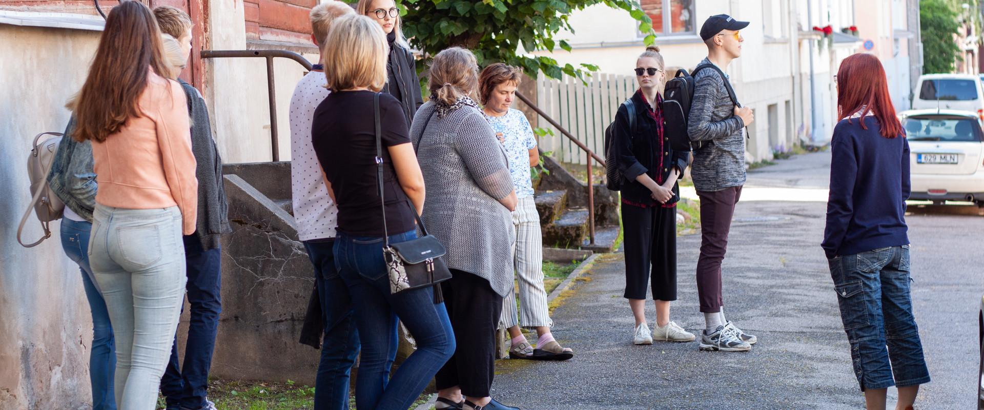 Supilinna lood ja värvid: tänavakunsti tuur