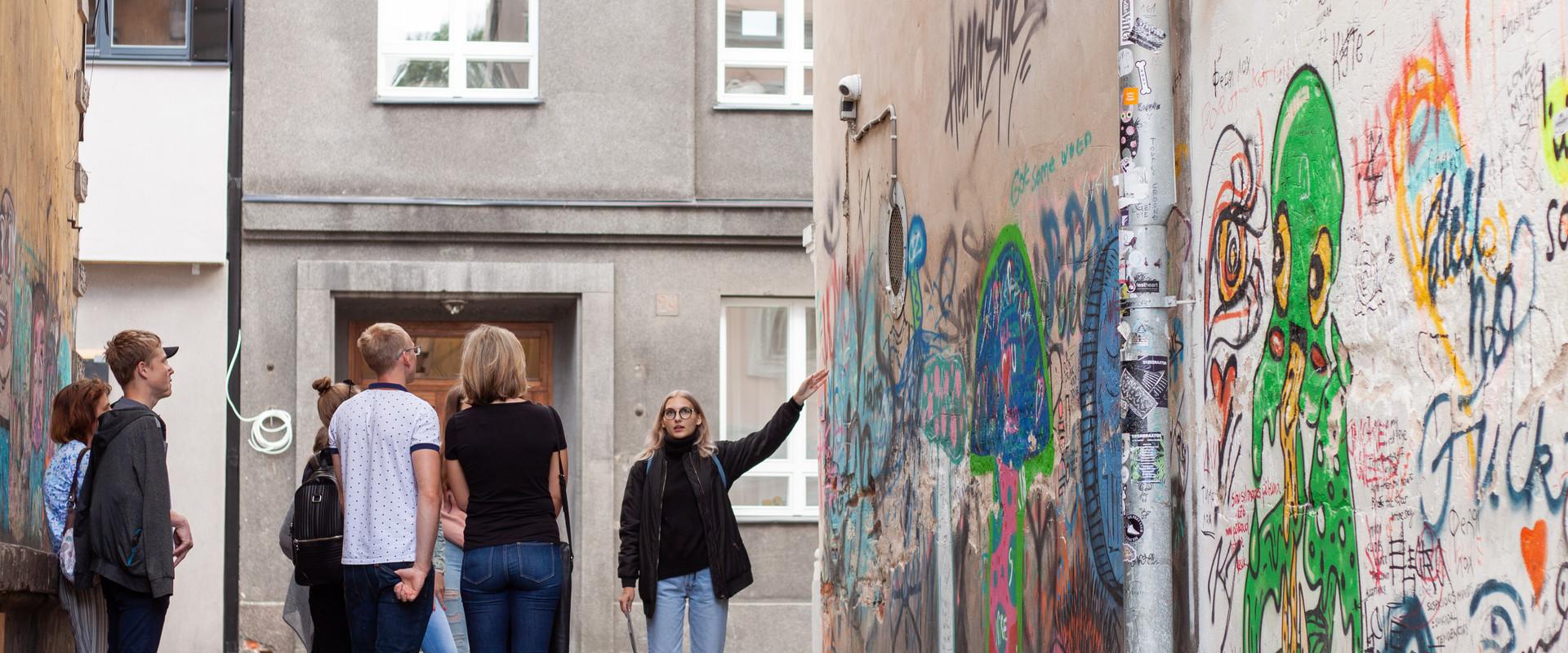 Supilinna lood ja värvid: tänavakunsti tuur