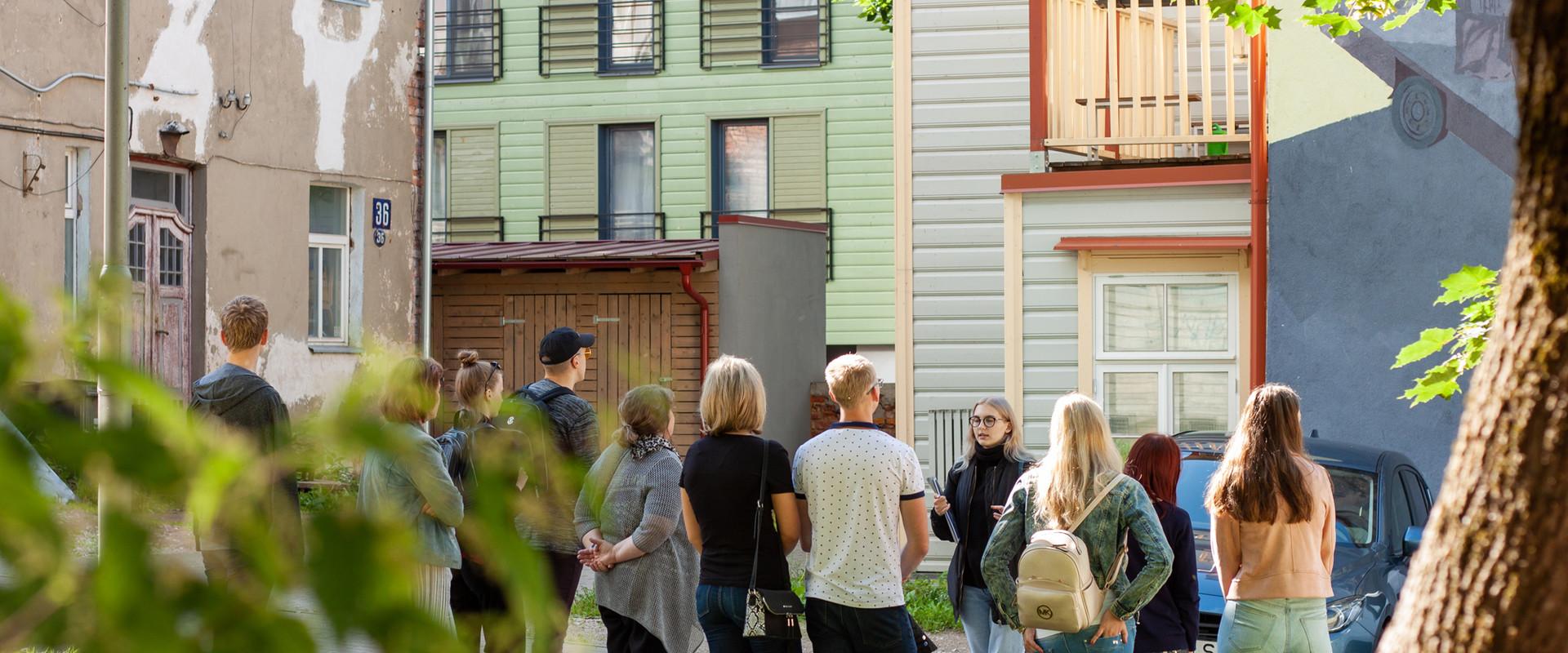 Supilinna lood ja värvid: tänavakunsti tuur