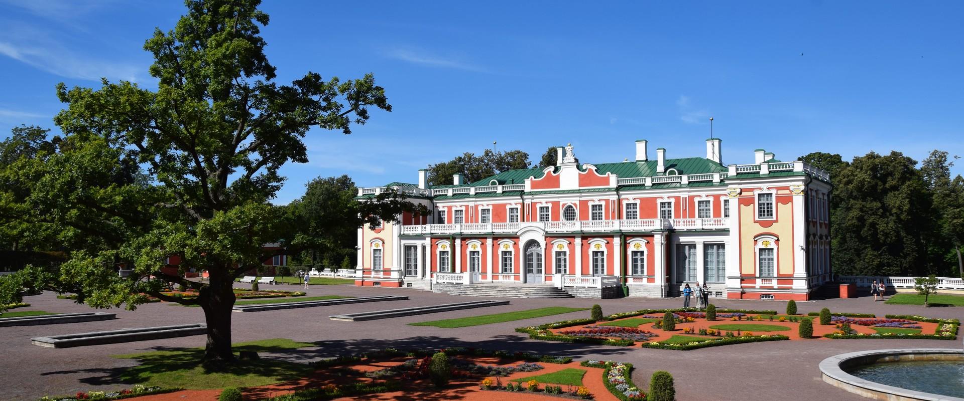 View on the Kadriorg castle from the flower garden