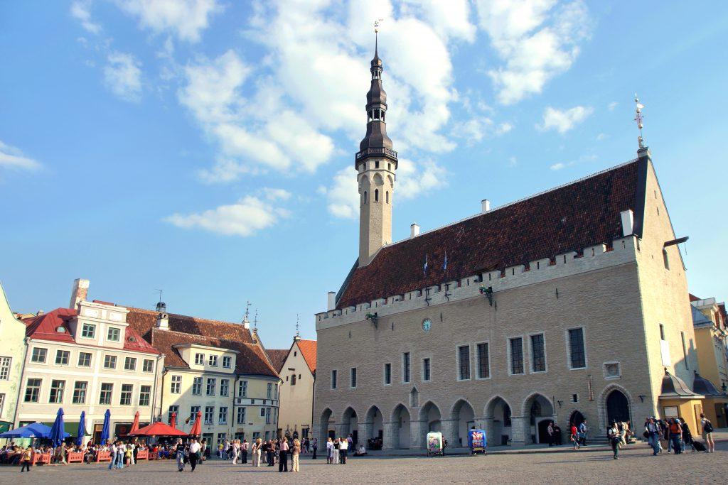 Tallinn family tour on foot and marzipan workshop