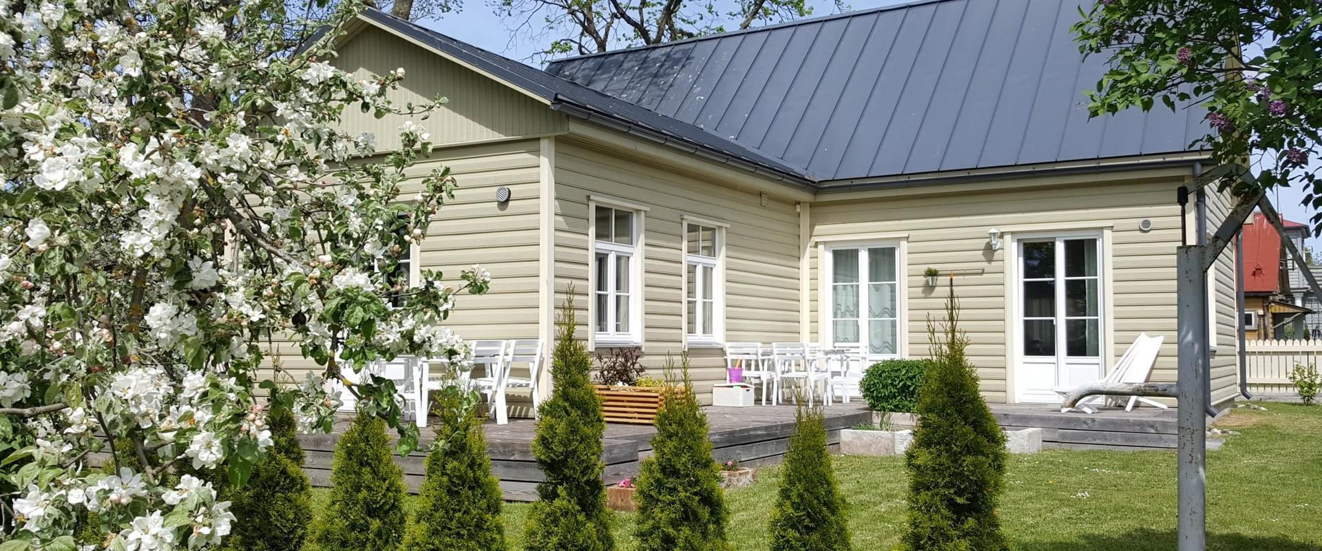 Kuressaare Family and Garden apartment 3-toaline