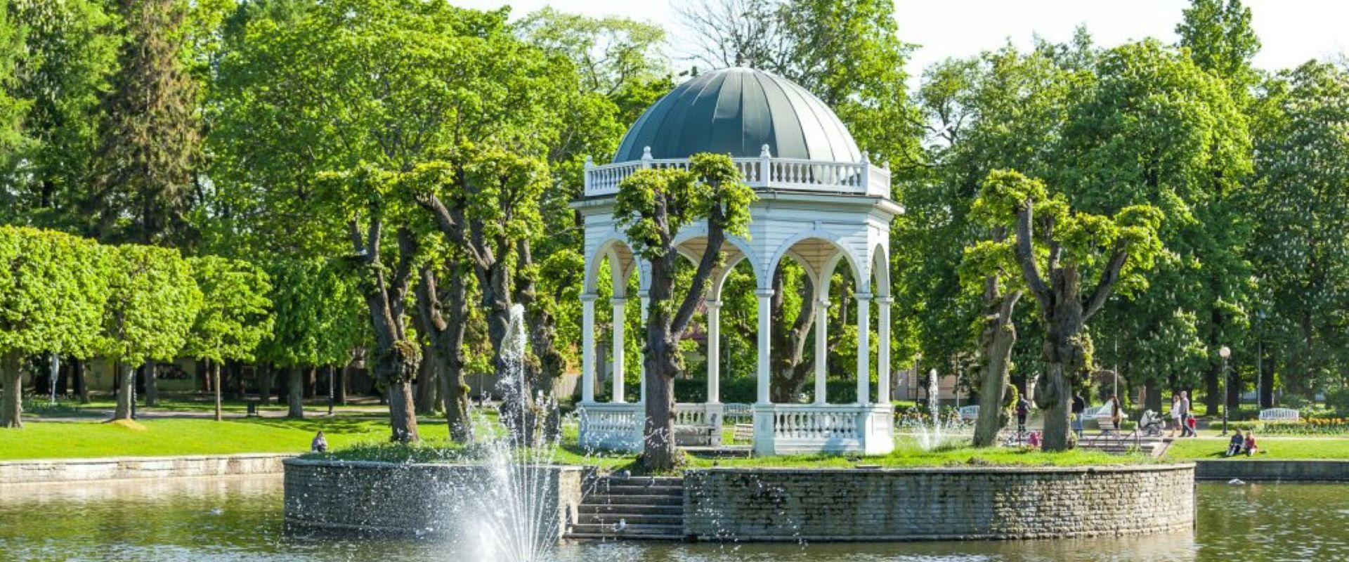 Spaziergang mit Führer in der Altstadt Tallinns und eine Rundfahrt in  Kadriorg und Pirita