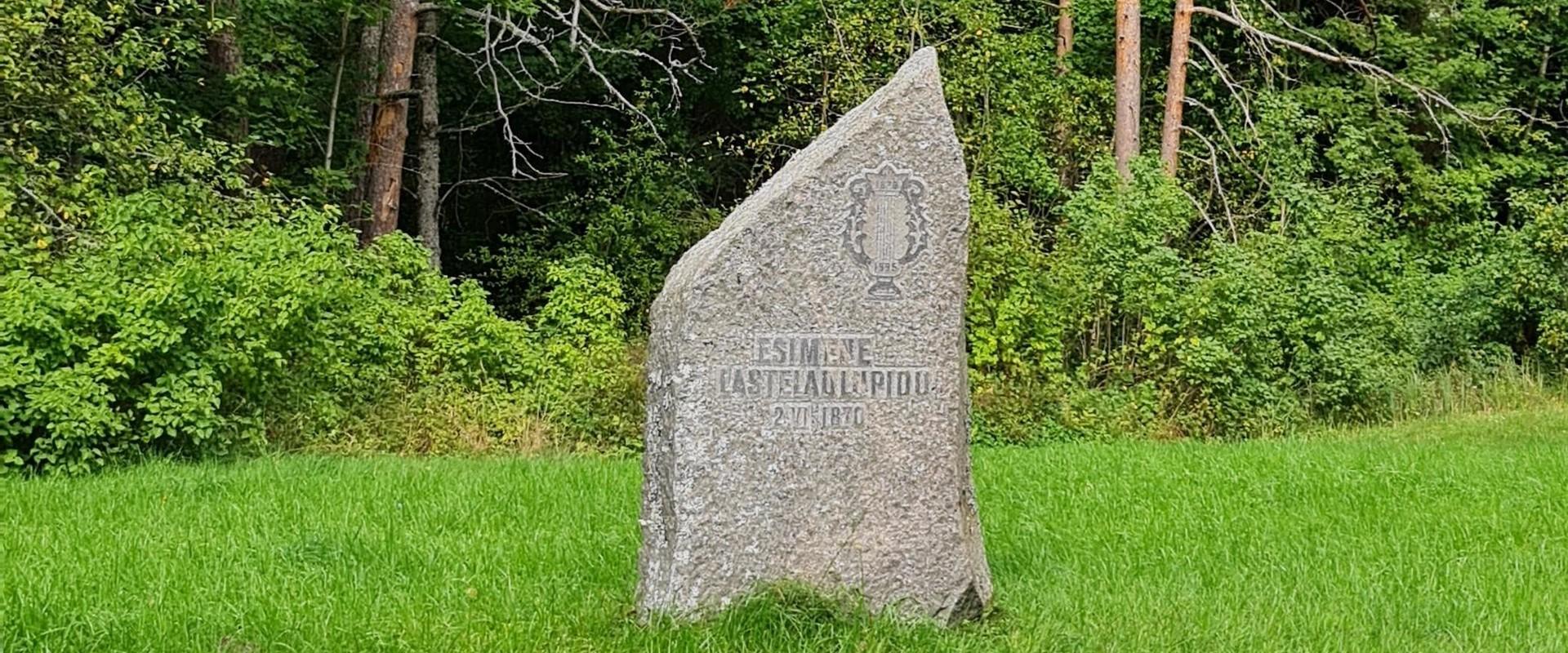 Kabina lastelaulupeo mälestuskivi