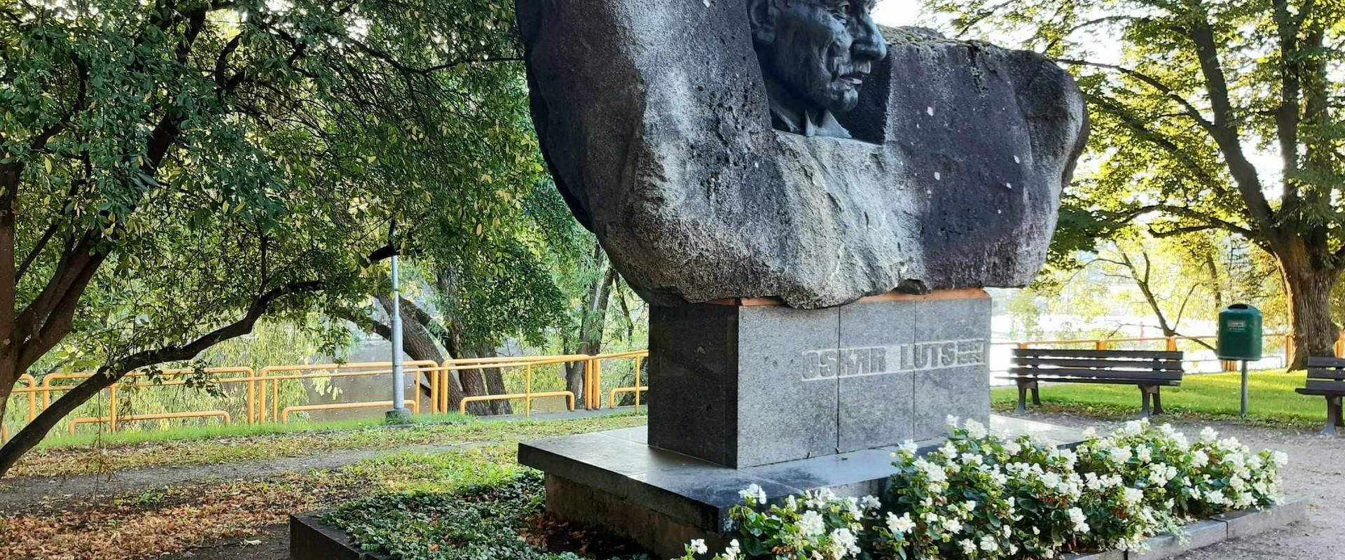 Statue of Oskar Luts
