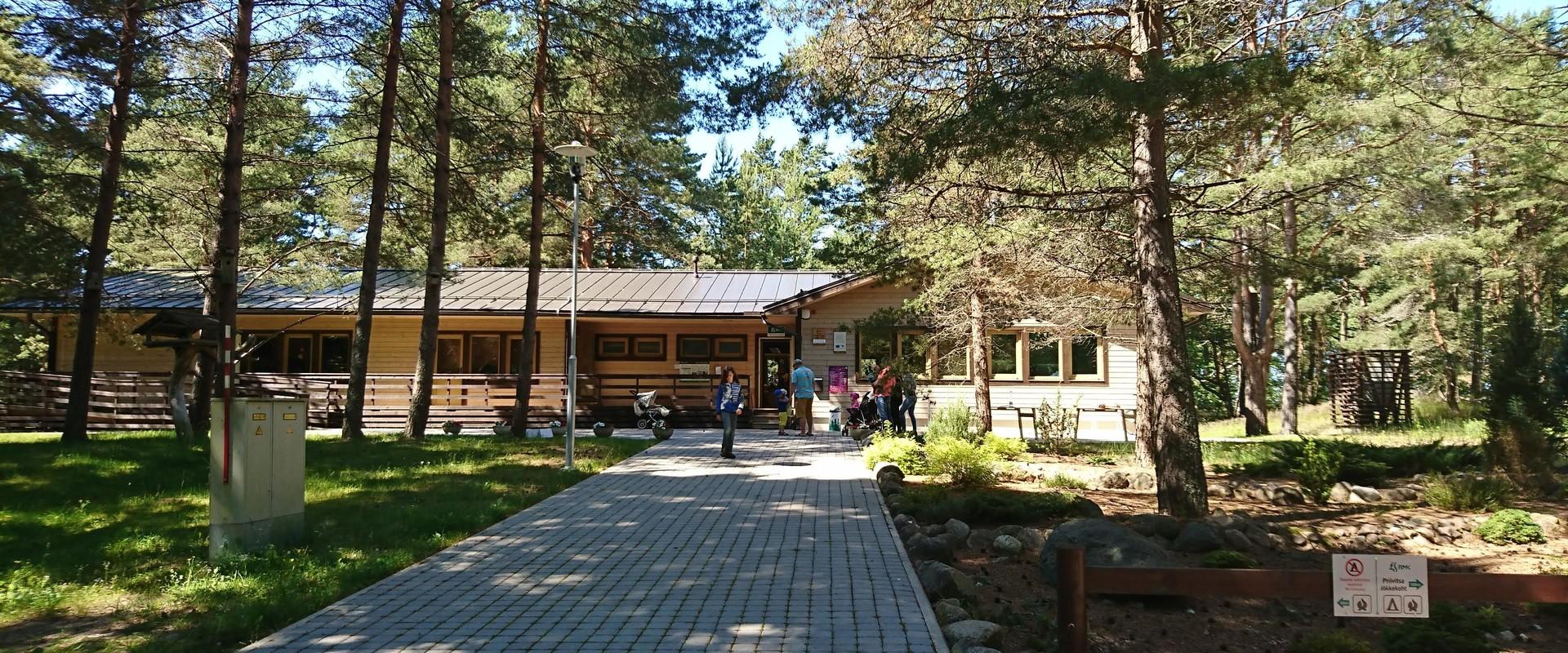 At Kabli Nature Centre, you can find useful information about the natural values of the region and the holiday options offered by the State Forest Man