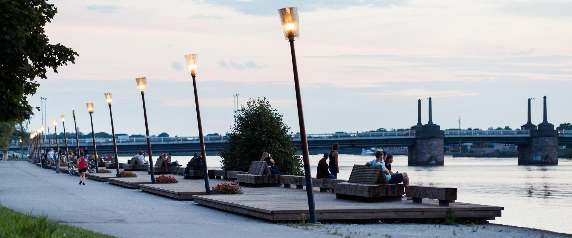 The winding track along the left bank of the River Pärnu forms a full circle with a track on the opposite bank. The track is known as Jaanson's Track.