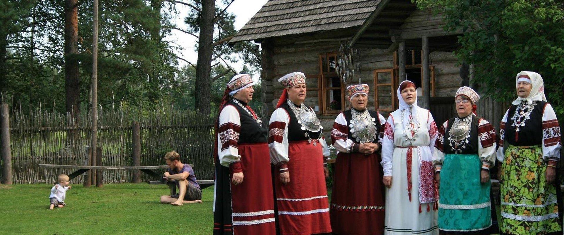 Experience tour of Southern Estonia and Setomaa, Setos in folk costumes singing in a traditional singing style (leelo)
