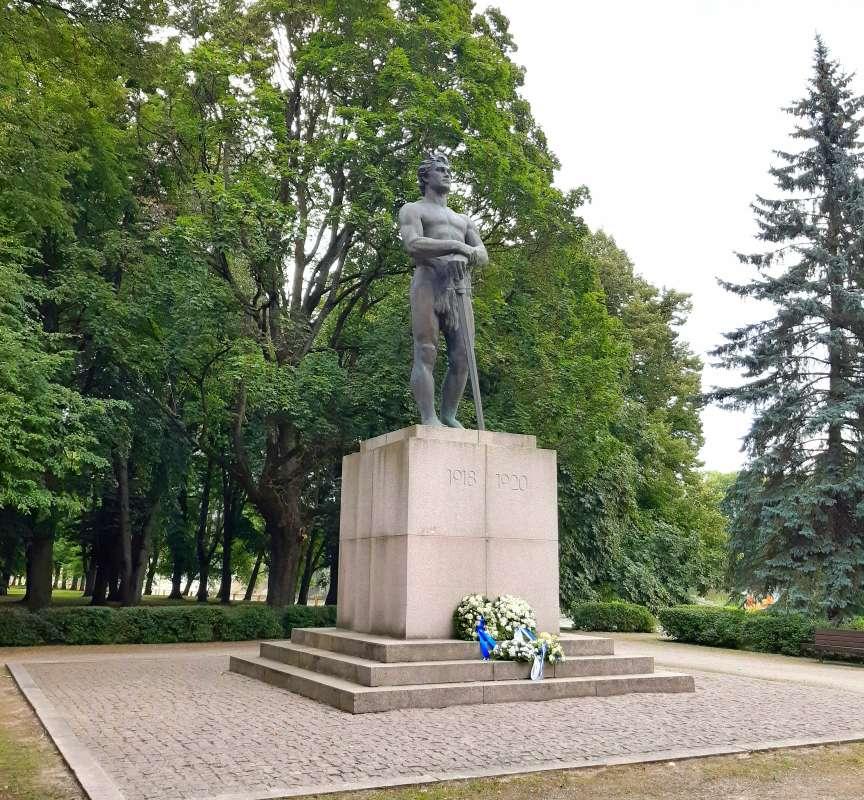Vabaduse puiestiku pargis asuv Vabadussõja monument