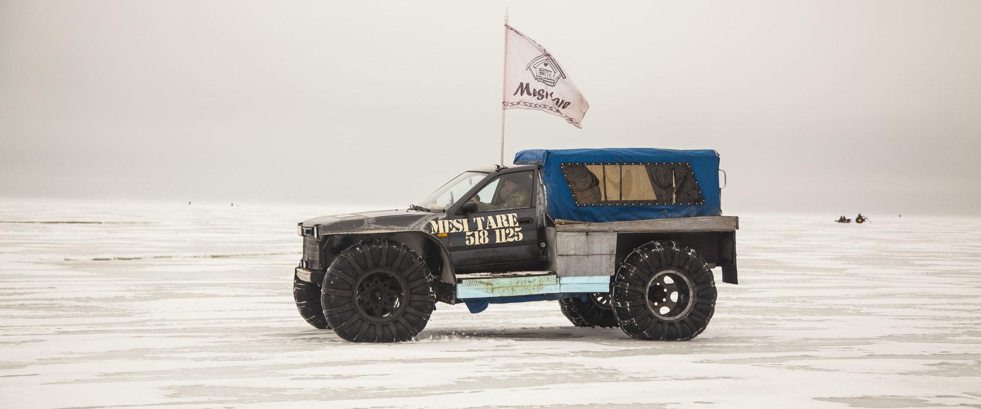 Erlebnisse mit dem Monster-Truck auf dem vereisten Peipus-See