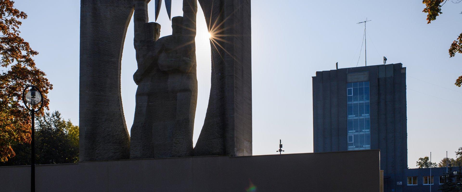 Monument "Glory to Work"