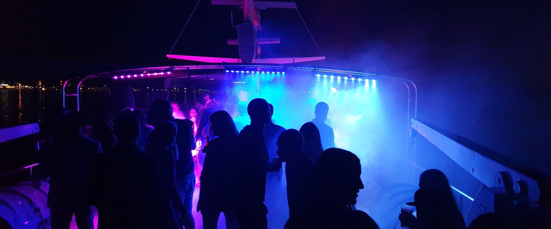 Merereis mootorlaev Mojitoga