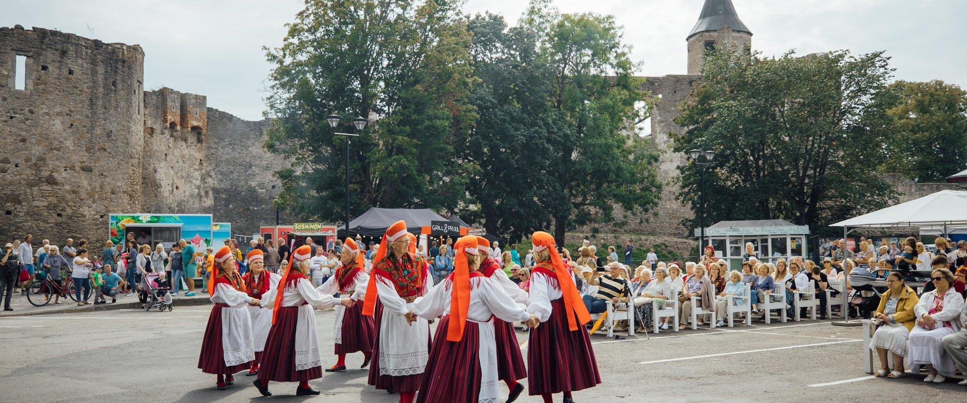 The White Lady Festival has been one of the highlights of the summer in Haapsalu for three decades. During the weekend closest to the August full moon
