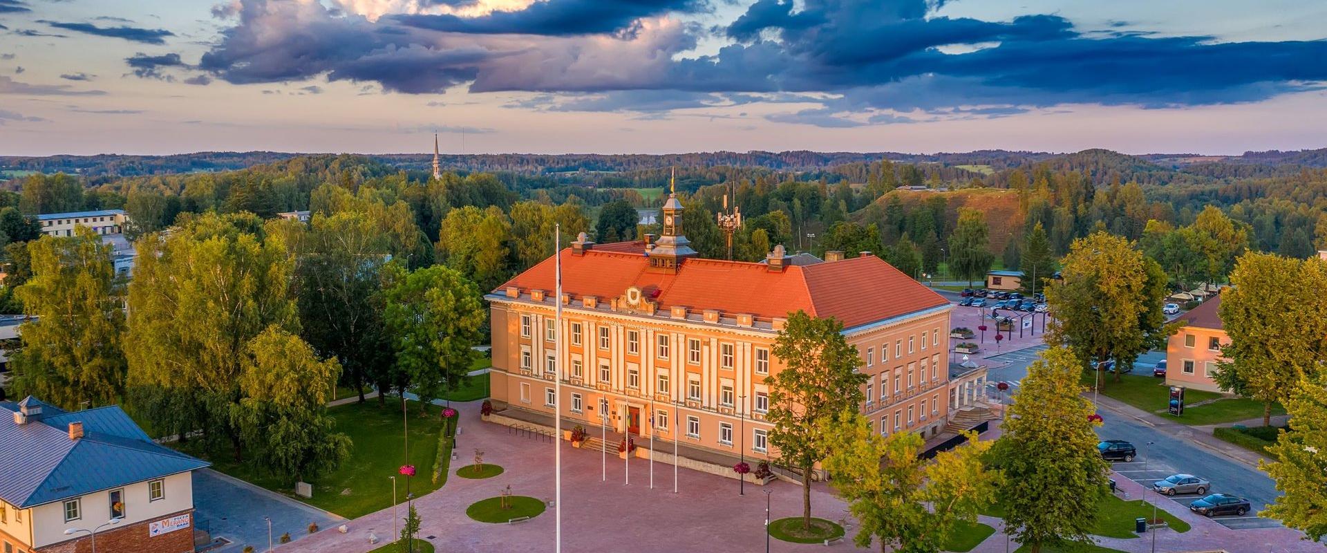 Otepää Central Square and town hall