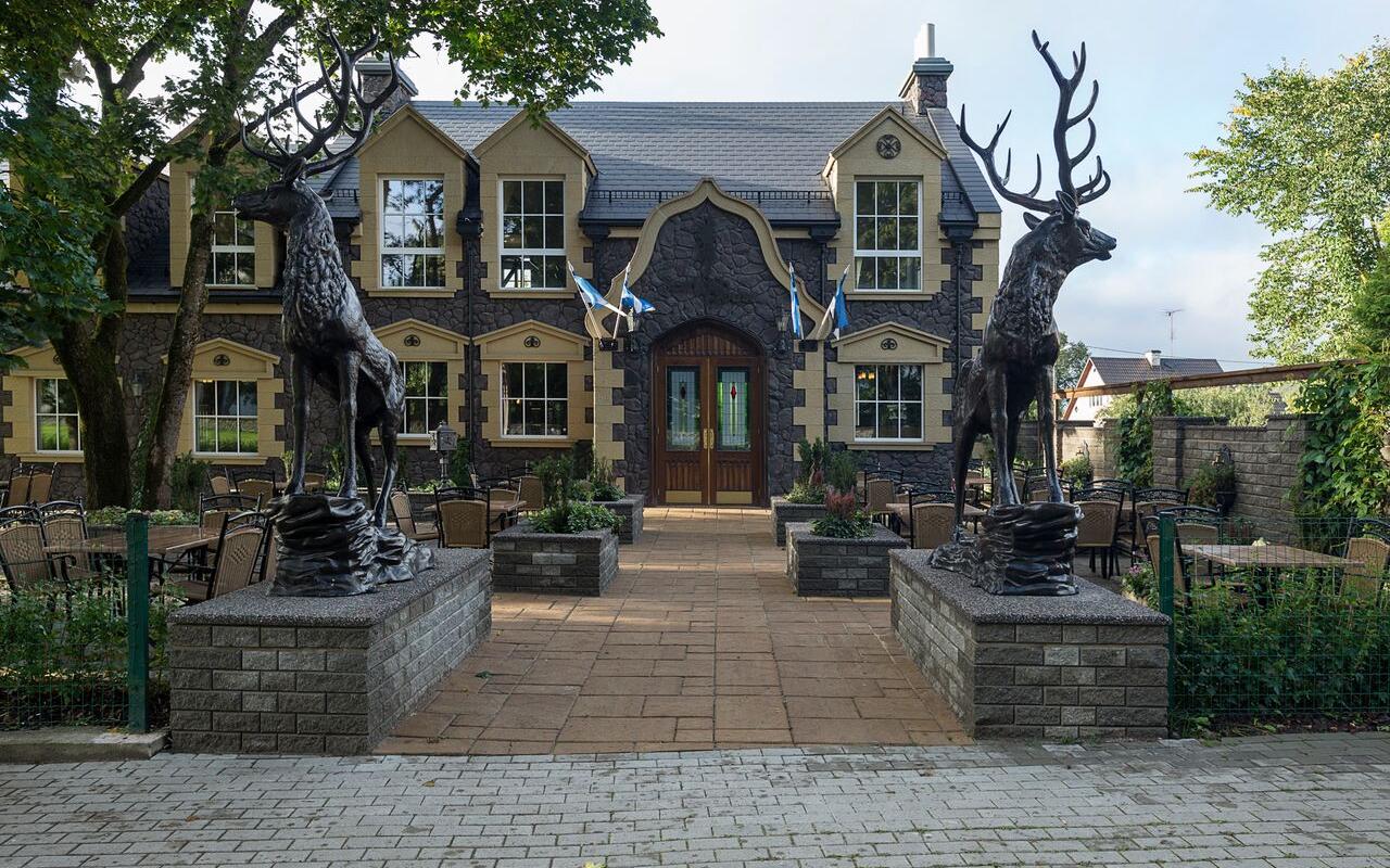 Pubi Scottish House