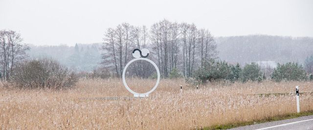 Ö/Õ statue to mark dialect border