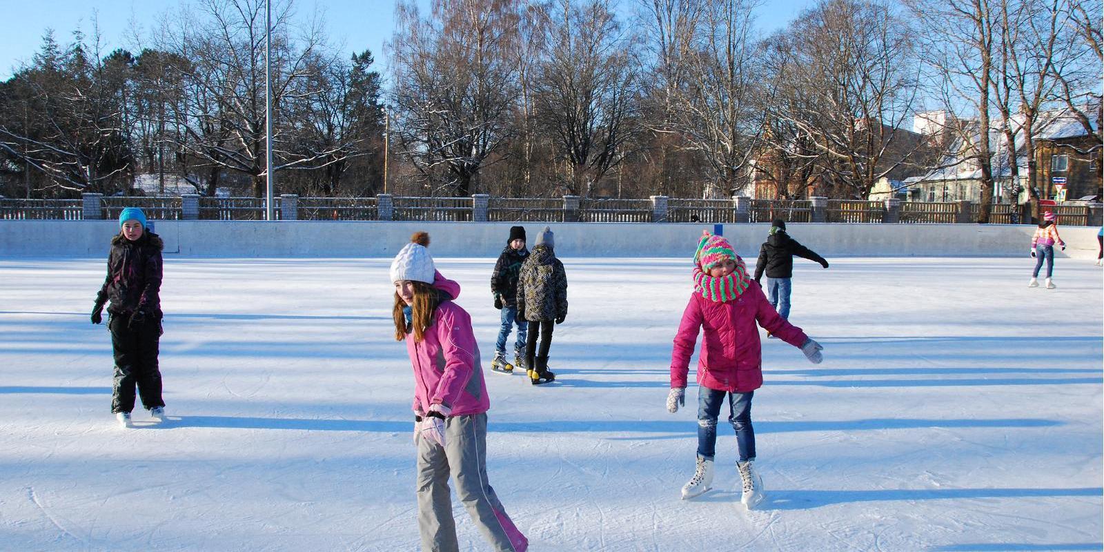 Schlittschuhbahn im Kinderstadion von Pärnu