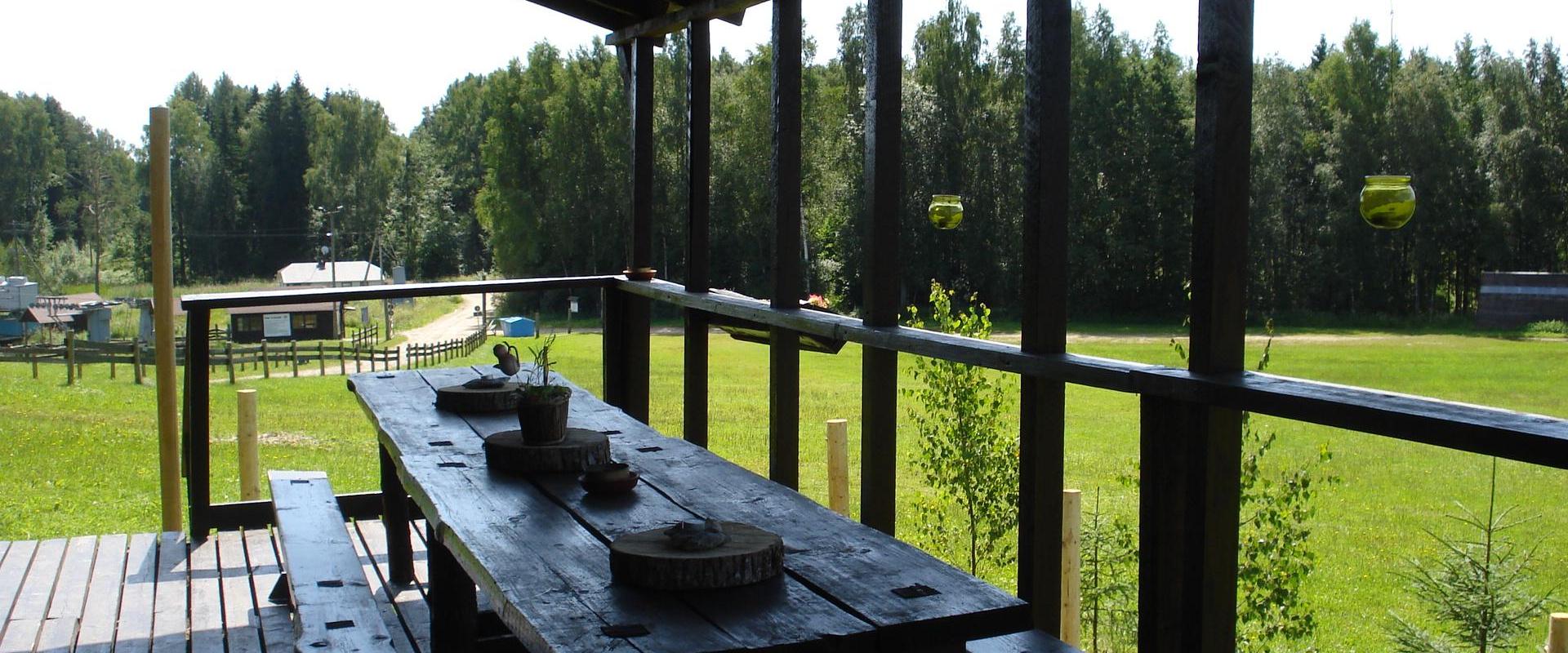 Lili puhkemaja terrass