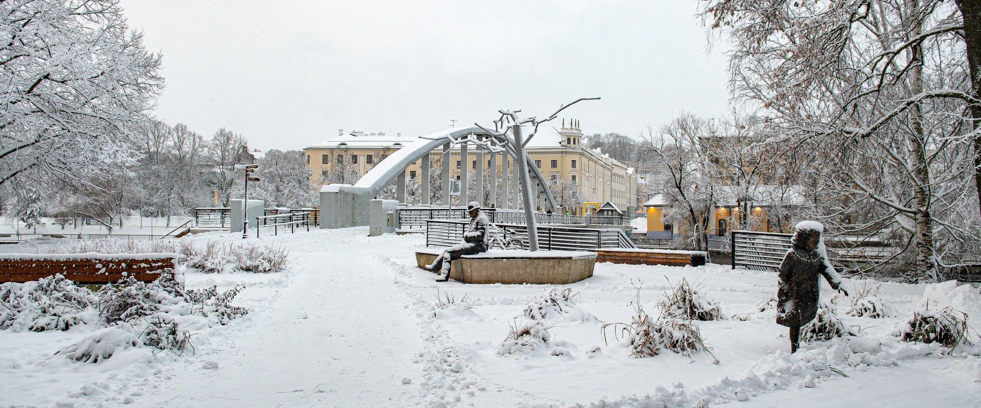 Die Bogenbrücke und der Gedächtnisplatz für Lydia Koidula und Johann Voldemar Jannsen