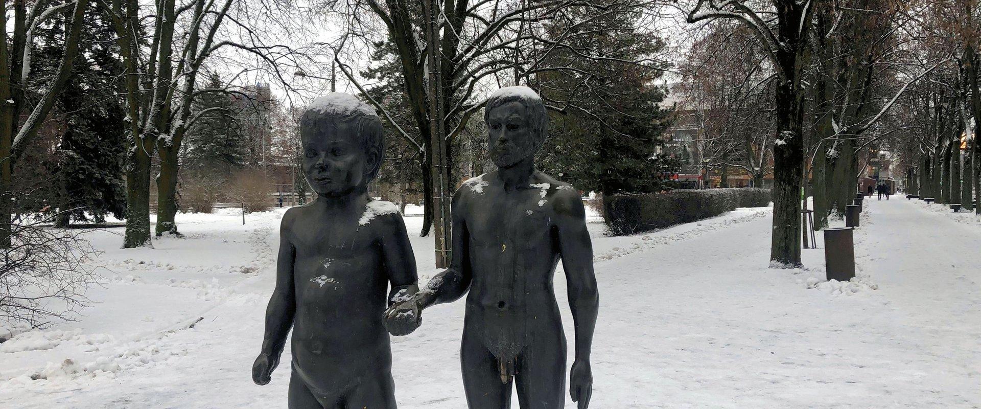 Skulptur „Vater und Sohn"