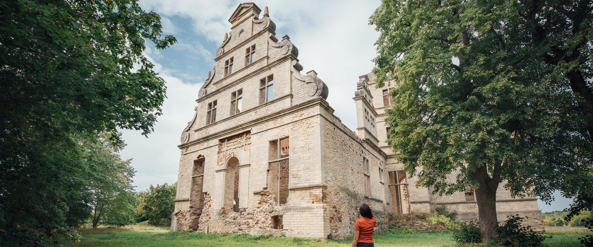 Ungru Manor ruins