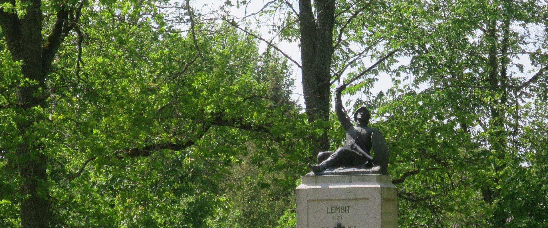 Lembitu-Denkmal für die Gefallenen des Unabhängigkeitskrieges in Suure-Jaani