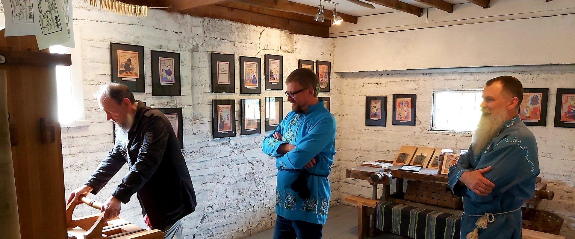 In the lubok yard (small exhibition hall, studio) with lubok master Pavel Varunin