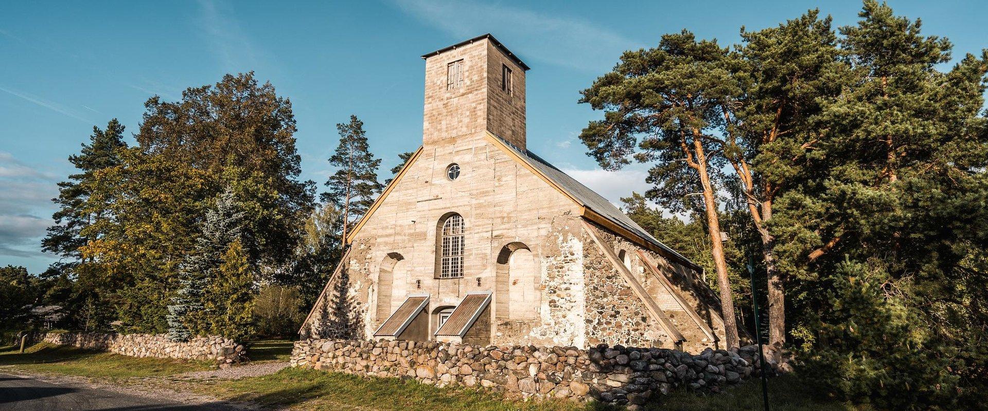 Tõstamaa Maarja kirik