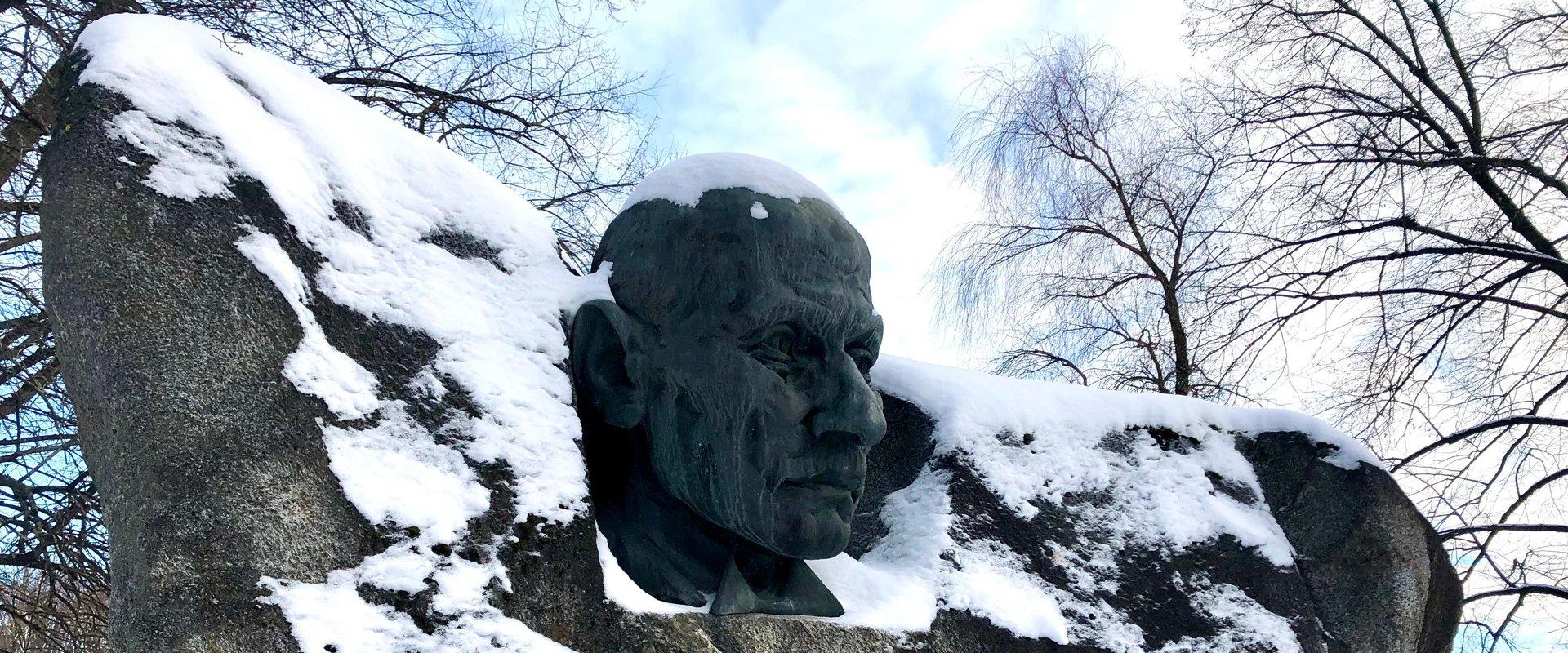 Oskar Lutsu skulptuur