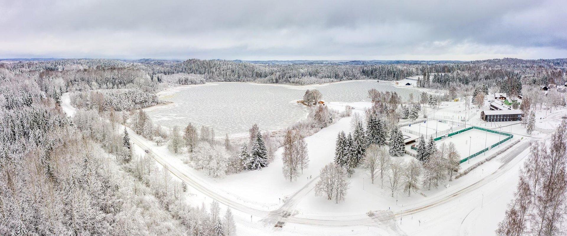 Lake Kääriku and Kääriku Sports Center in winter
