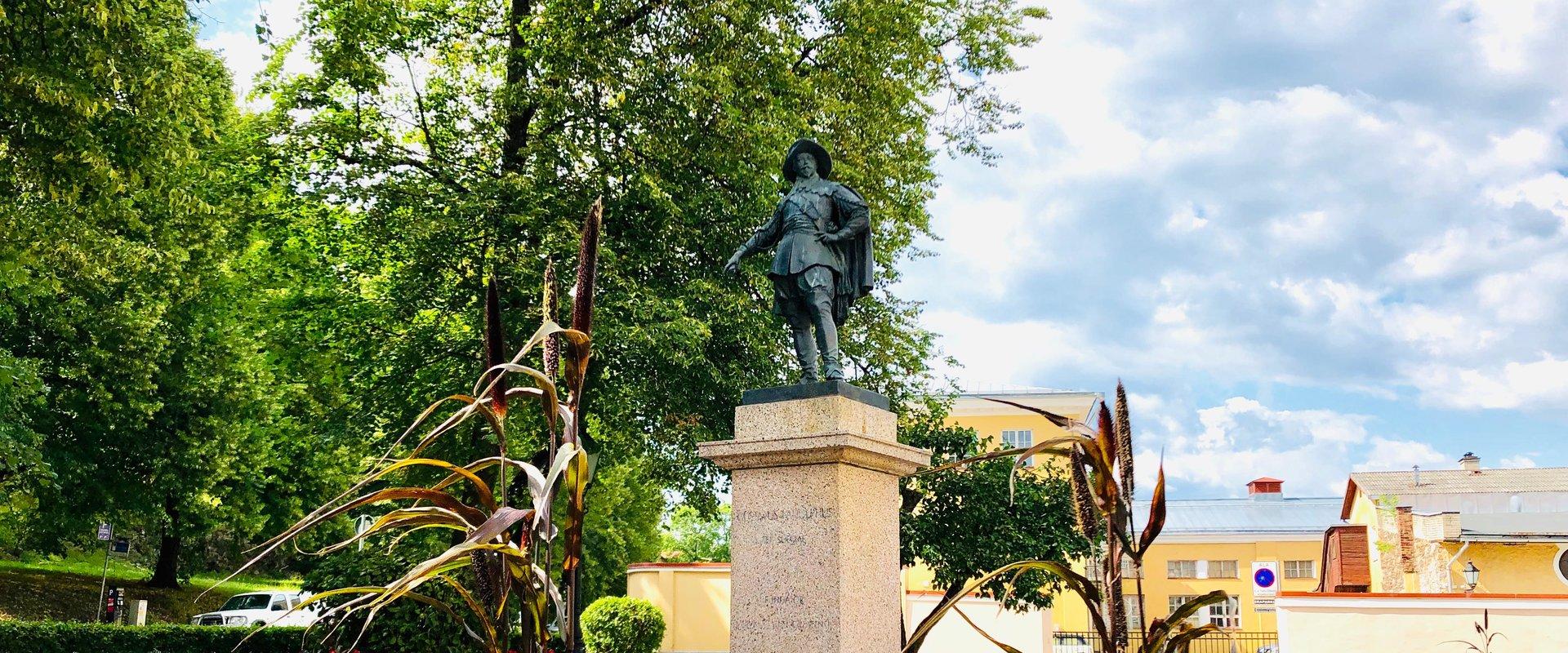 Monument to Gustav II Adolf on King’s Square behind the main building of the University of Tartu