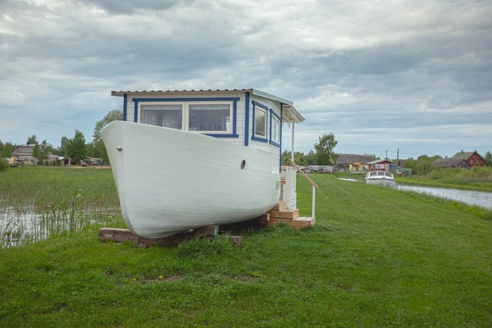 Accommodation in a sauna boat on Lake Peipus