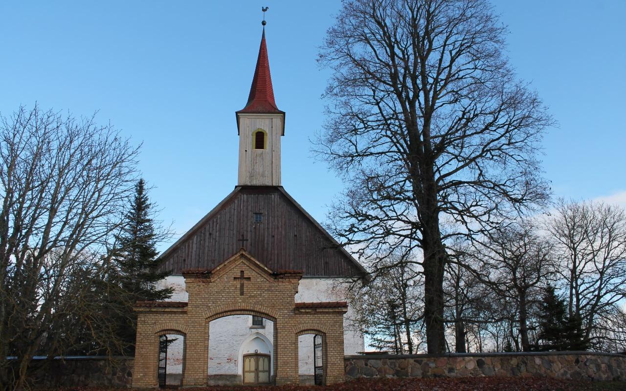 Tor der Kirche zu Rannu