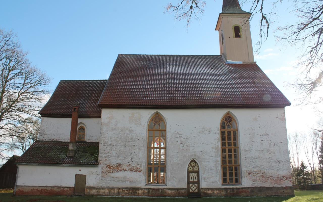 Rannu Church, side door