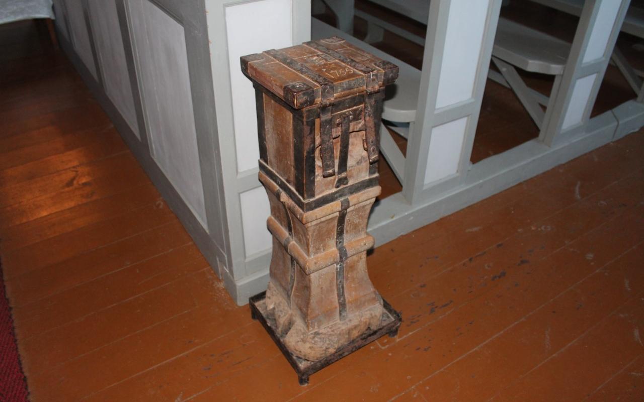 Collection box in Rannu Church from 1755