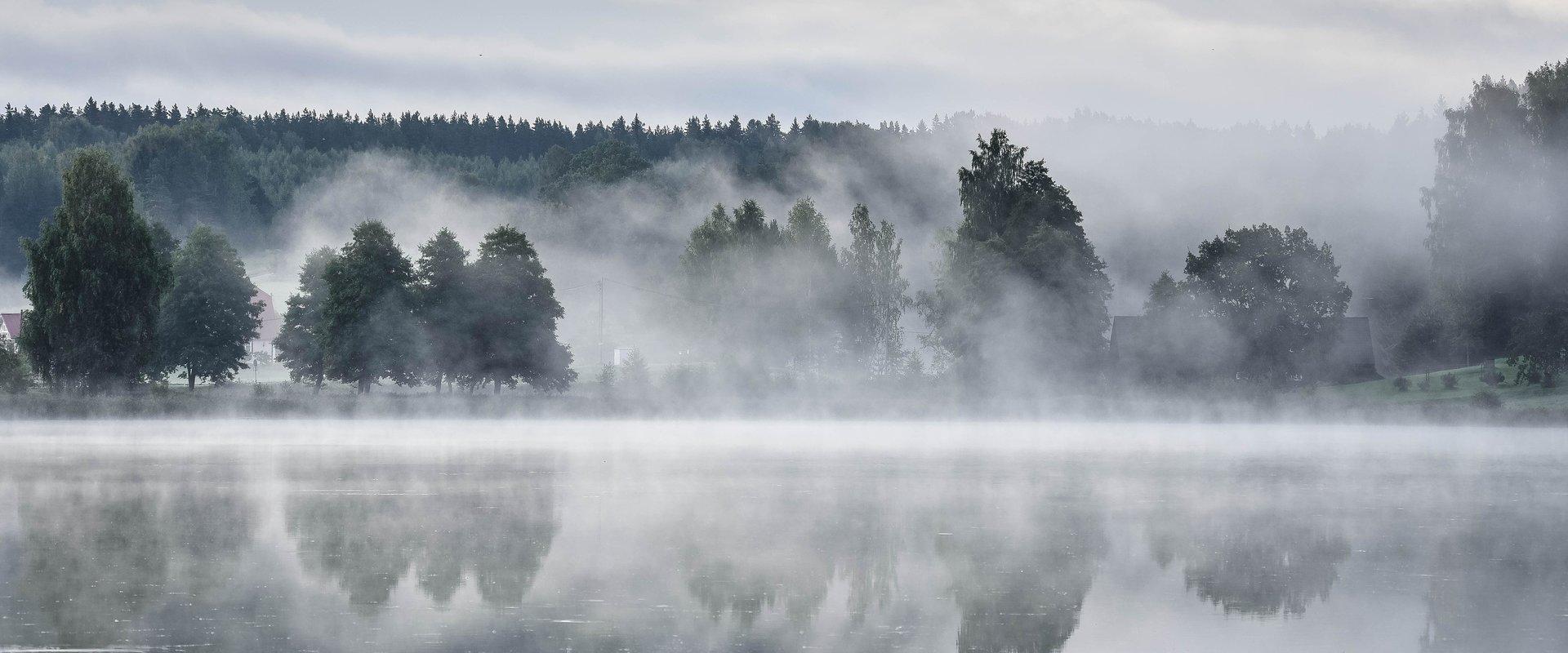There are seven lakes at Rõuge primeval valley, which is 10 km long and 52 metres deep. The lakes include Kahrila, Tõugjärv, Ratasjärv, Kaussjärv, Rõu