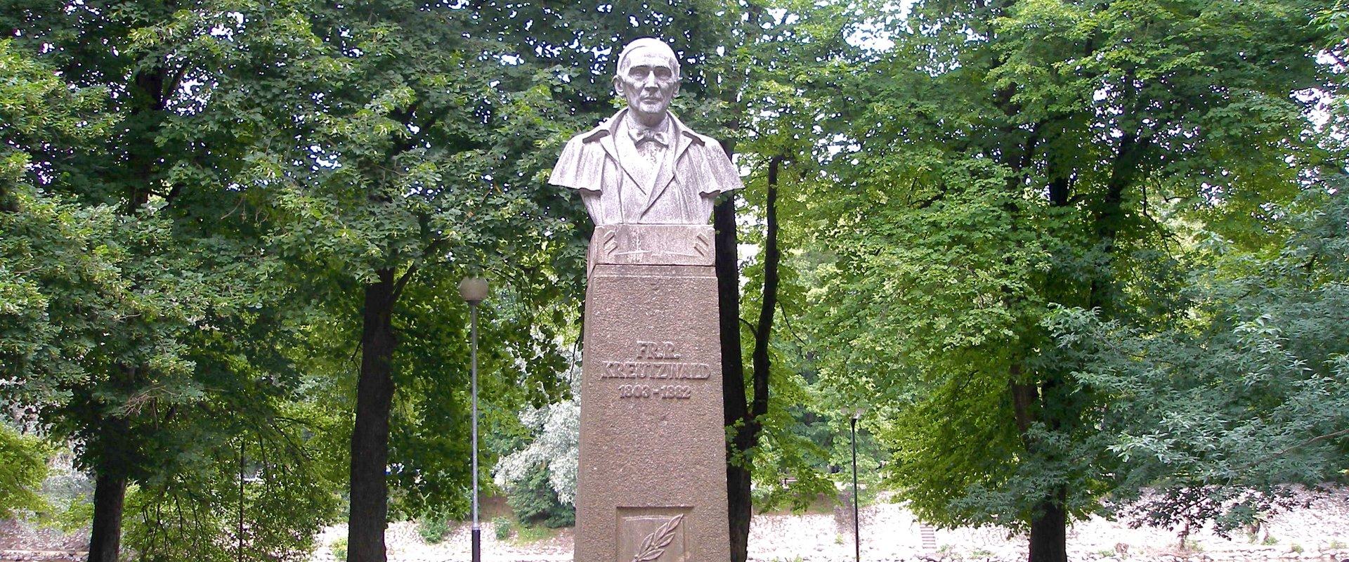 Frīdriha Reinholda Kreicvalda piemineklis