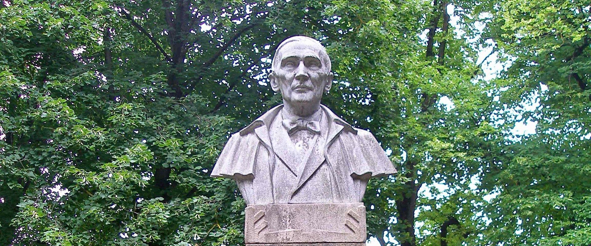 Frīdriha Reinholda Kreicvalda piemineklis