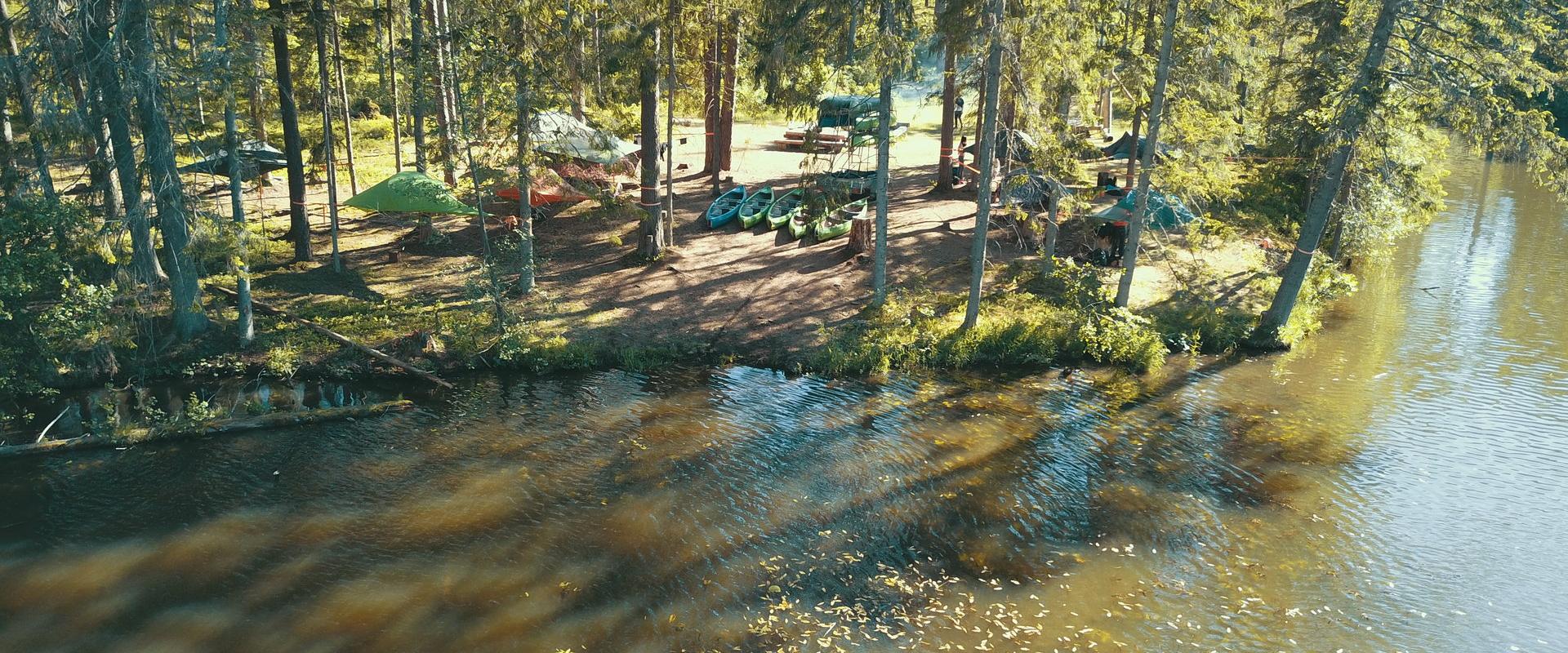 Tiku Puhkemajade ripptelgid