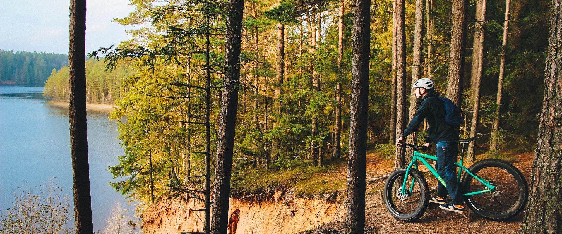Discover the South Estonian hiking trails on fatbikes. We provide you with a high-quality fatbike, bicycle helmet, and exciting maps or ideas for the 