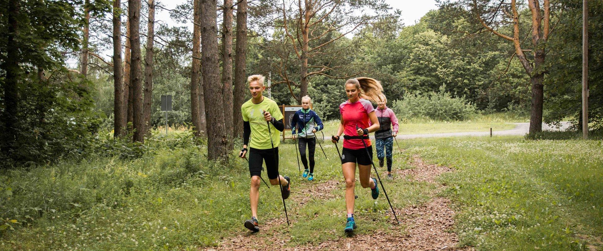 Rakveren kaupungin Palermon metsässä sijaitsevilla kuntopoluilla sinua odottavat talven saapuessa hiihtoladut. Hiihtää voi 3 km pituisella murtomaanla